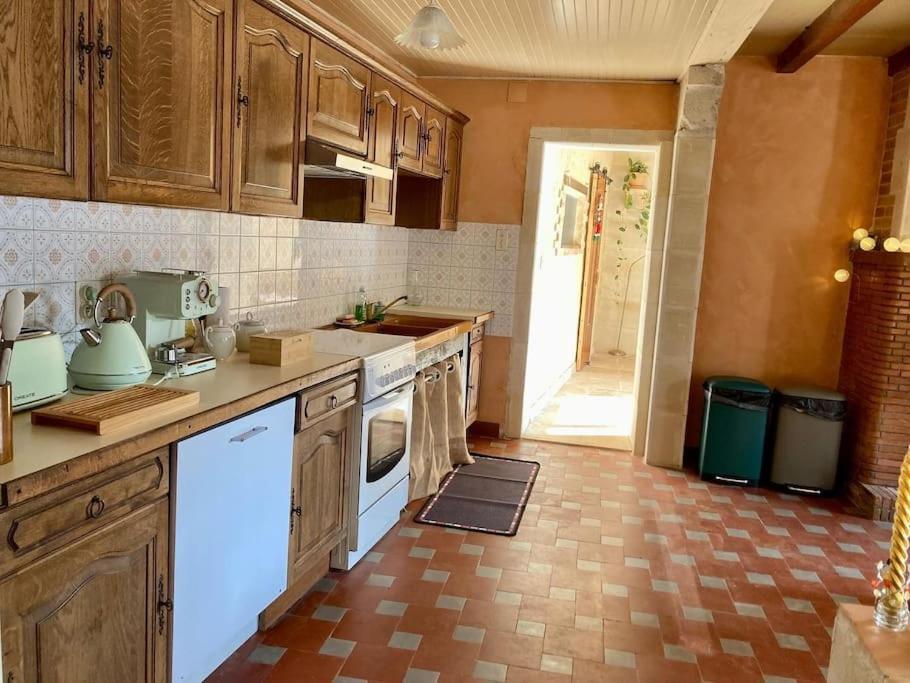 Maison De Campagne - La Belle Claudine Laruscade Extérieur photo